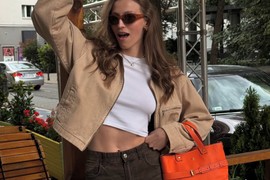 FARMERICE u ovoj boji su najnoviji JESENJI TREND: Mogu da se nađu u svakoj PRODAVNICI i to za MALE PARE, a nikada ne biste pomislili da tako dobro idu uz sve - pravi spoj praktičnosti i elegancije