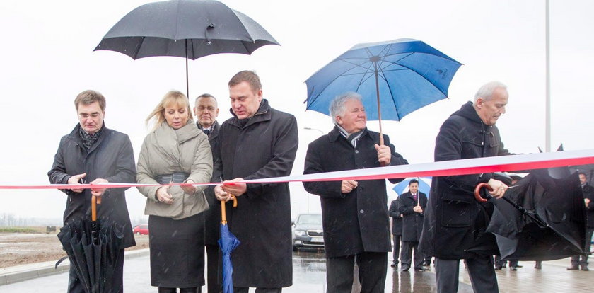 Szopka z otwieraniem drogi. Pani minister otworzyła 2 km... szosy!