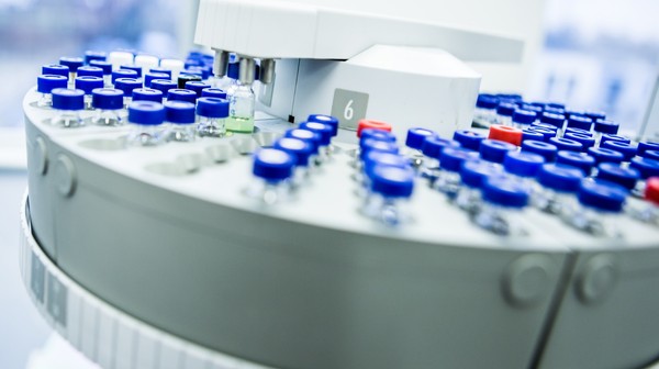 Laboratorium oferuje profesjonalne badania mikrobiologiczne, które mogą być szczególnie przydatne m.in. dla kosmetyczek, właścicieli salonów beauty czy firm produkujących kosmetyki i środki czystości. 