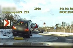 Pijany kierowca BMW. Skok przez rondo się nie udał [WIDEO]