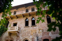 Verona, karantén, szerelem: az erkélyen találkoztak, most összeházasodnak
