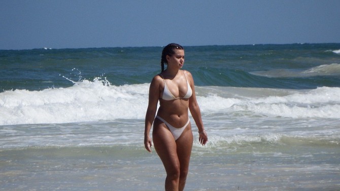 Sofija Jamora na plaži u Meksiku