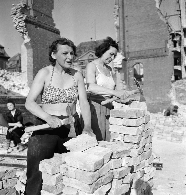 Niemki podczas odbudowy Berlina (1946 r.)