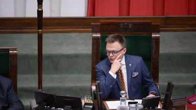 Marszałek Szymon Hołownia łączy pokolenia. Sejm z jego udziałem oglądają starsi i młodsi