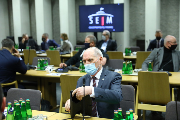 Antoni Macierewicz podczas posiedzenia sejmowej komisji obrony