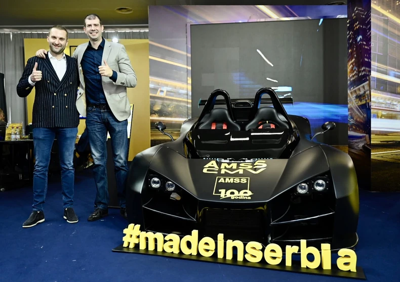 Generalni sekretar AMSS Milan Nikolić i automobilista Dušan Borković Foto Luka Kulundžić