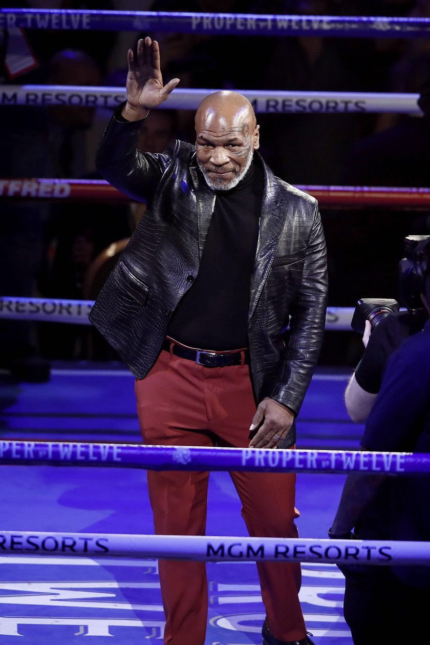 Mike Tyson zmierzy się z Royem Jonesem Jr.