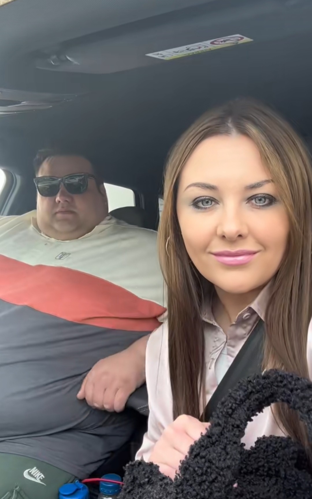Sienna a George vo svojich videách ukazujú svoj každodenný život a lásku, ktorá ich napĺňa šťastím.