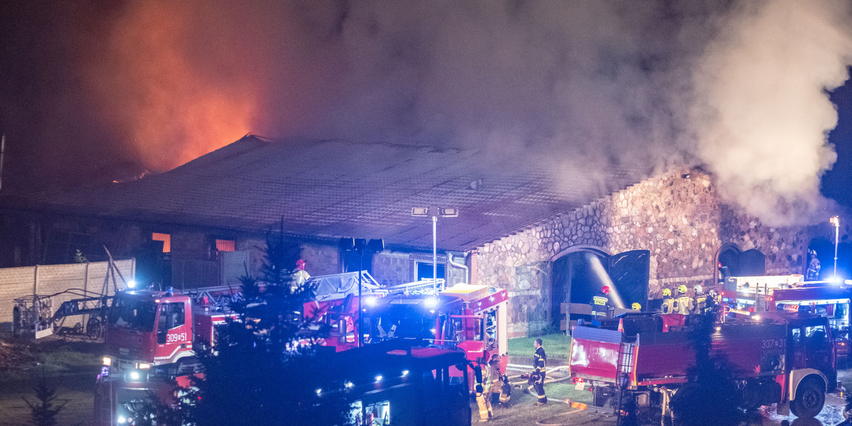 Pożar budynku w Trzebawiu pod Poznaniem trwał całą noc.