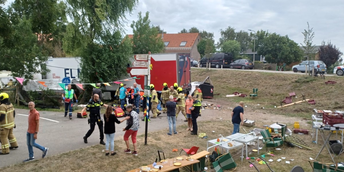 Holandia. Ciężarówka wjechała w tłum grillujących i bawiących się ludzi