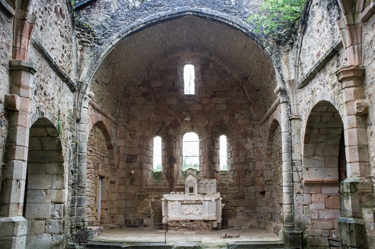 ORADOUR-SUR-GLANE. ŚWIADECTWO OKRUCIEŃSTWA WOJNY