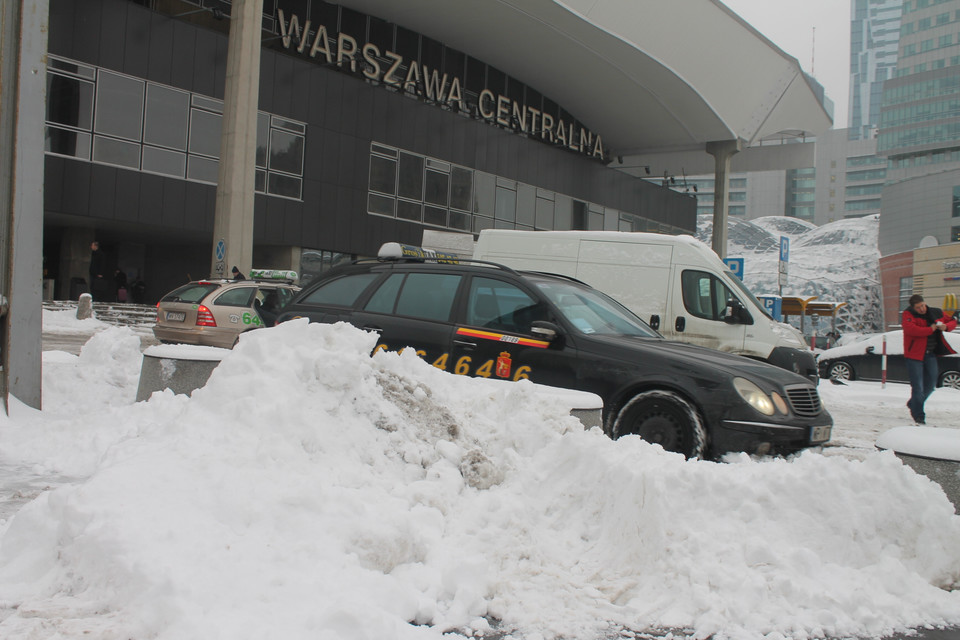 Zasypało Warszawę. W ciągu nocy napadało 12 cm śniegu