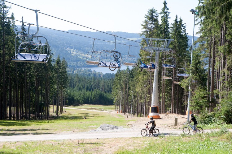 Lipno - miejscowość w Czechach, w kraju południowoczeskim, w powiecie Český Krumlov. W Lipnie znajduje się zapora tworząca największe sztuczne jezioro w Czechach - Zbiornik Lipnowski. Zbiornik ten został utworzony na najdłuższej rzece w Czechach - Wełtawie. Lipno nad Wełtawą w lecie jest ośrodkiem sportów wodnych oraz kolarstwa, a w zimie ośrodkiem sportów zimowych, znajduje się tu około 40 km tras narciarstwa biegowego.