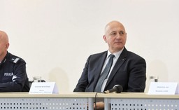 "Godne potępienia i karygodne, marginalne działania". Brudziński o incydentach podczas marszu w Warszawie