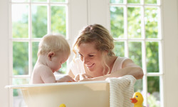 Kąpiel noworodka - jak powinna wyglądać? Najważniejsze informacje
