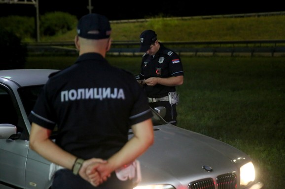 Policija iz Subotice na auto-putu zaustavila "golf", a onda je usledio ŠOK! Zbog onoga šta je prevozio vozač je ODMAH uhapšen!