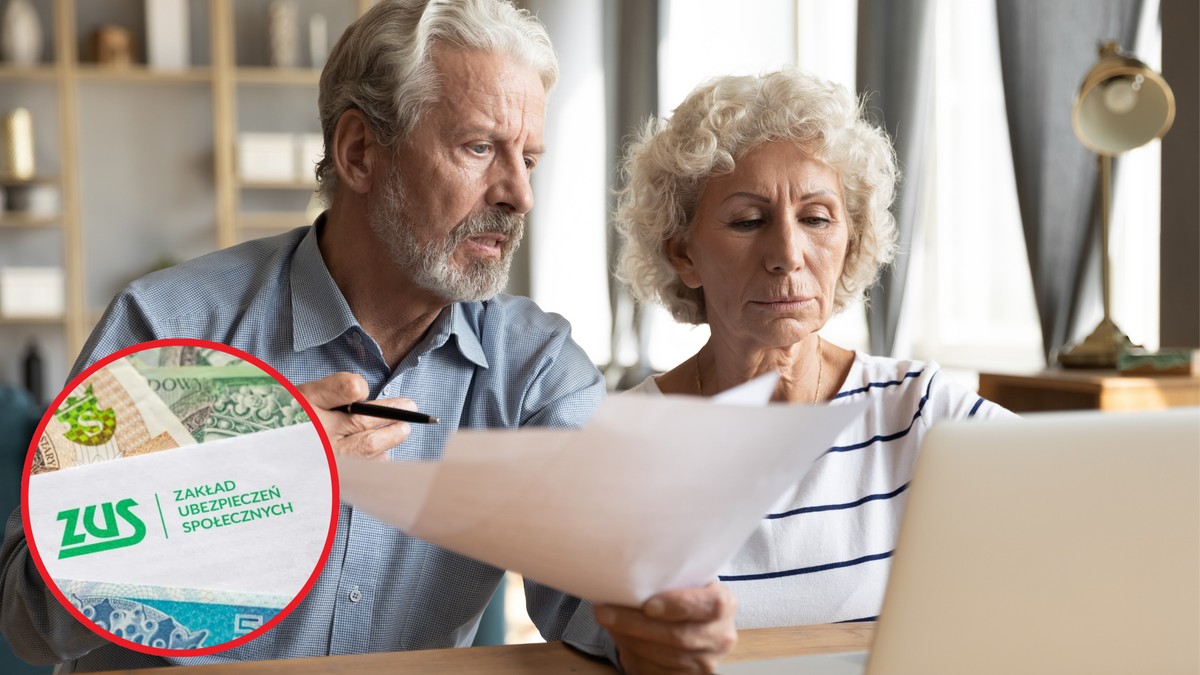 Seniorzy przy komputerze trzymają w ręce dokumenty, a w ramce jest koperta z logo ZUS
