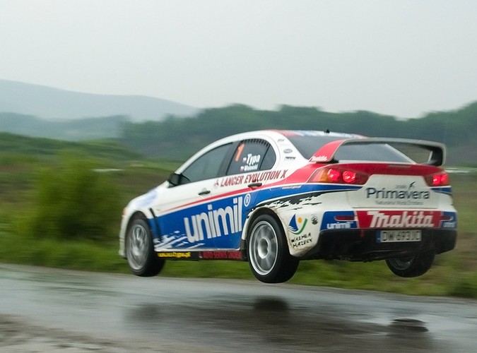 Latający lancer w czasie testów przed Rajdem Elmot