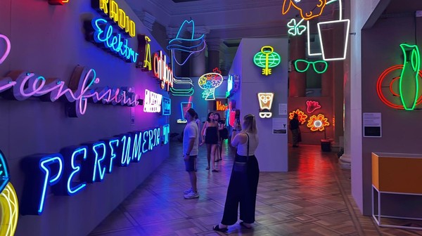 Muzeum neonów w nowym miejscu