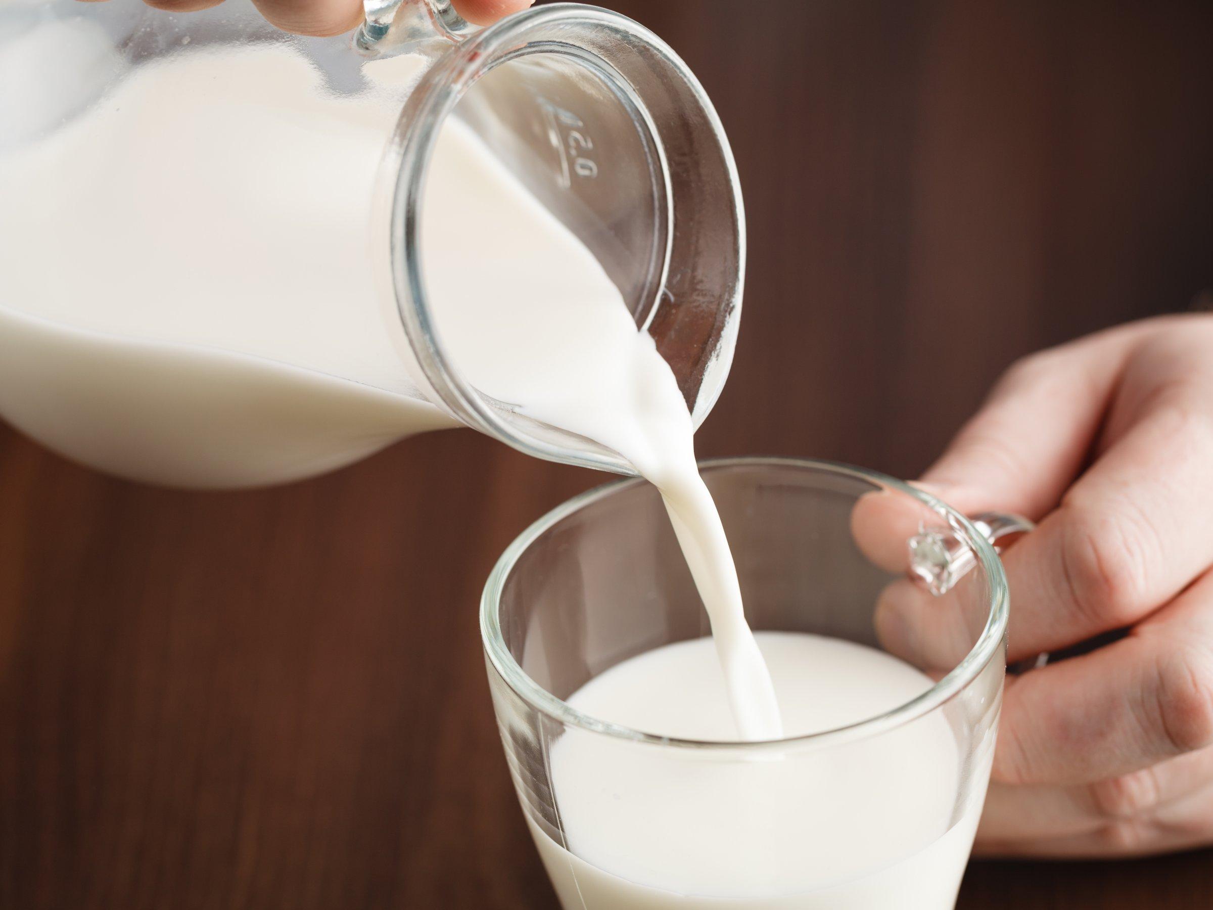5 signs your carton of milk has gone bad, according to a food safety ...