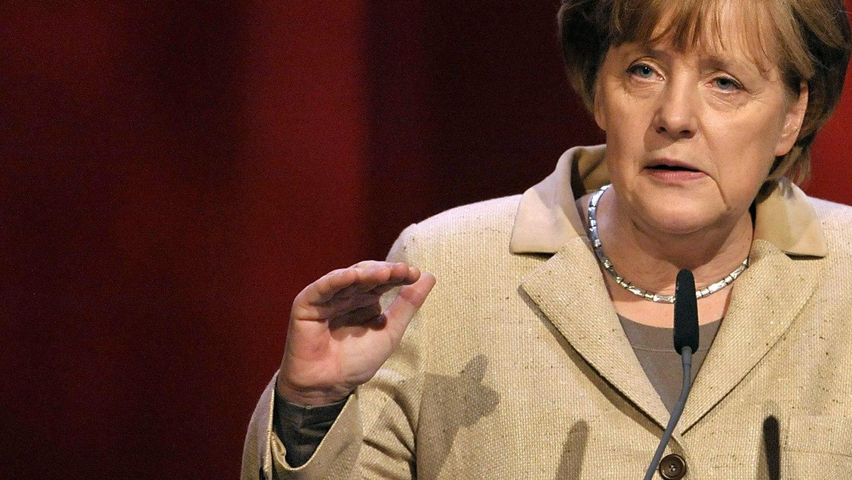 Hamburski sędzia złożył doniesienie do prokuratury przeciwko kanclerz Angeli Merkel, zarzucając jej, że w komentarzu po śmierci Osamy bin Ladena wyraziła publicznie aprobatę czynu karalnego - podał dziennik "Hamburger Abendblatt" na stronie internetowej.