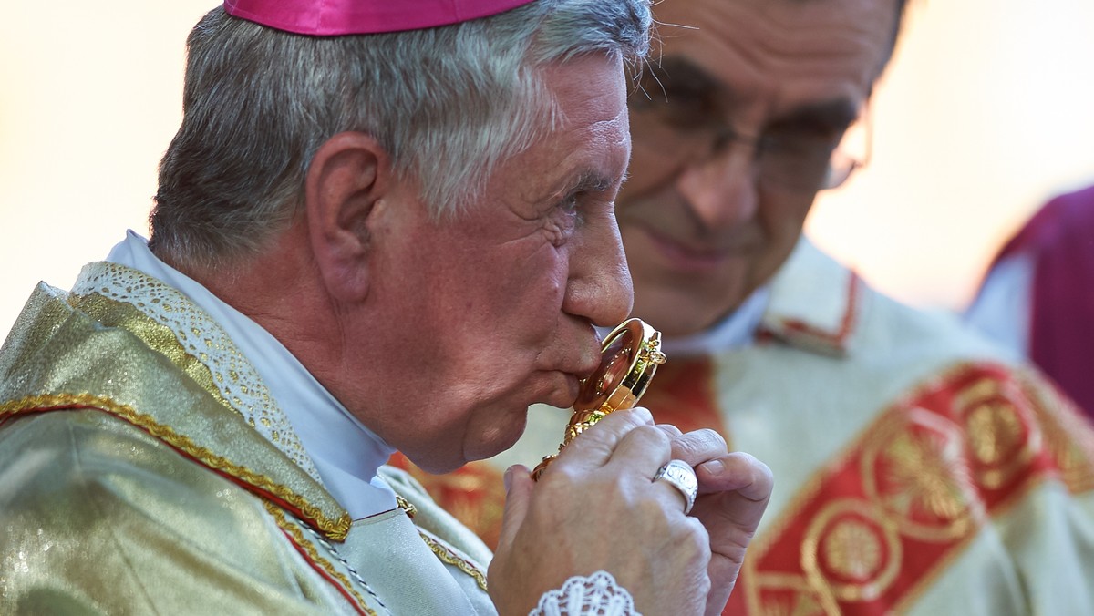 Arcybiskup Andrzej Dzięga podczas Dożynek Prezydenckich w Spale, wrzesień 2019 r.