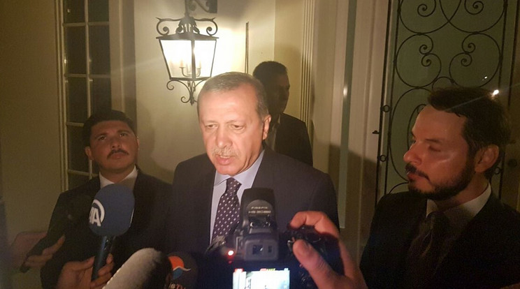 Erdogan megszakította a nyaralását és azonnal hazatért Törökországba /Fotó: AFP