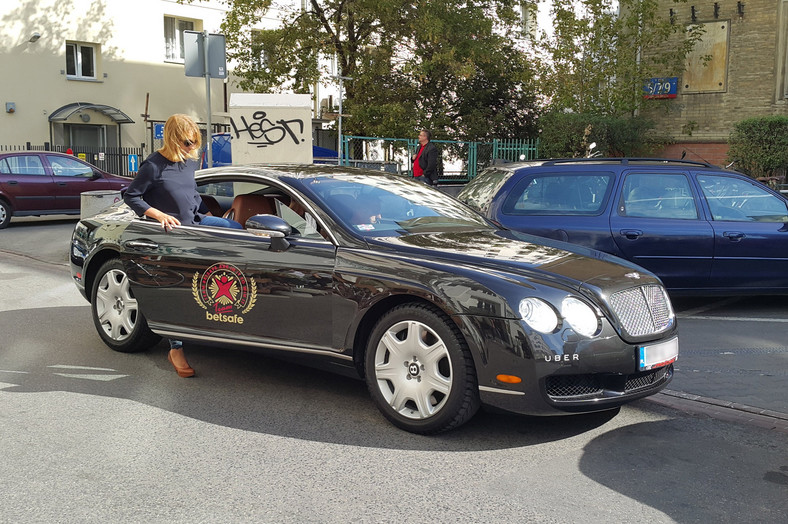 Bentley zabiera pierwszą pasażerkę