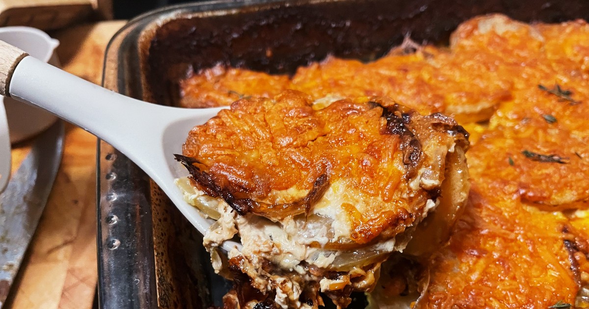 I make these cheesy scalloped potatoes every year on Thanksgiving ...
