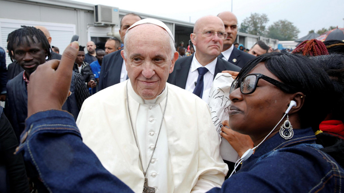 Papież Franciszek składa wizytę w regionie Emilia-Romania na północy Włoch. W mieście Cesena apelował o dobrą politykę, która nie służy indywidualnym interesom i wzywał, by więcej krajów otworzyło korytarze humanitarne dla uchodźców.