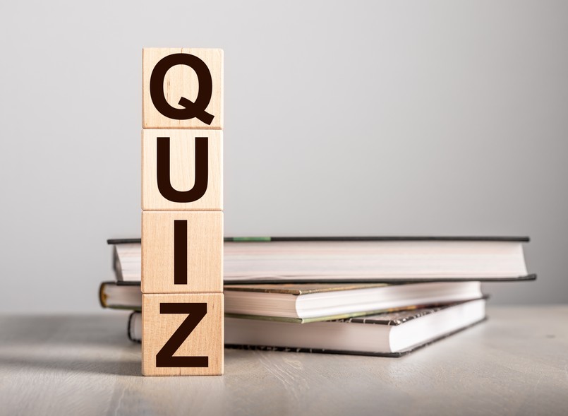 uiz ortografia ortograficzny Quiz,Letters,On,Wood,Blocks,And,Books,For,School,Education.