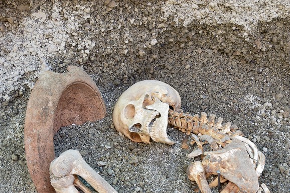 (FOTO) Neverovatno: Arheolozi REKONSTRUISALI LICE čoveka ubijenog u erupciji vulkana u Pompeji, EVO KAKO IZGLEDA