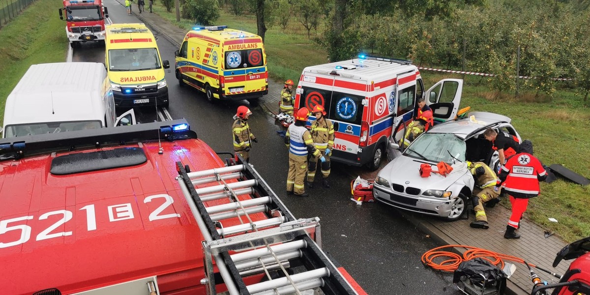 Wypadek BMW pod Białą Rawską w Łódzkiem. Nie żyje trzech pasażerów.