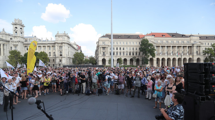 Diáktüntetés Budapesten // Fotó: Zsolnai Péter