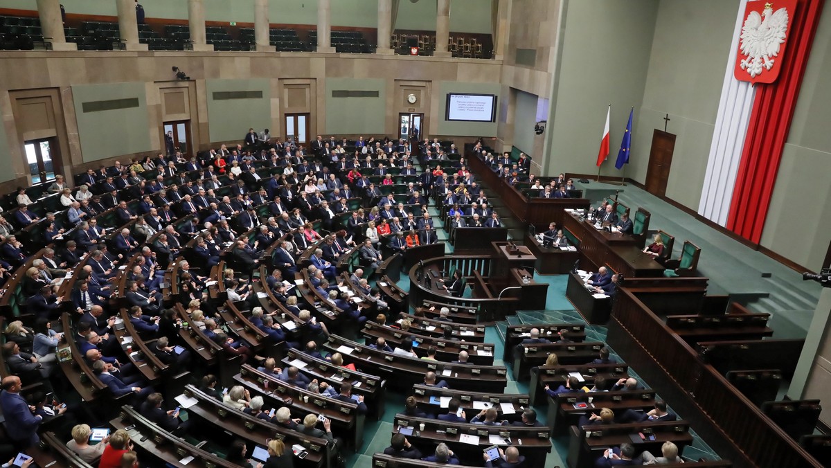 Dziewiąta nowelizacja ustawy o SN. Budka: prymitywne i prostackie