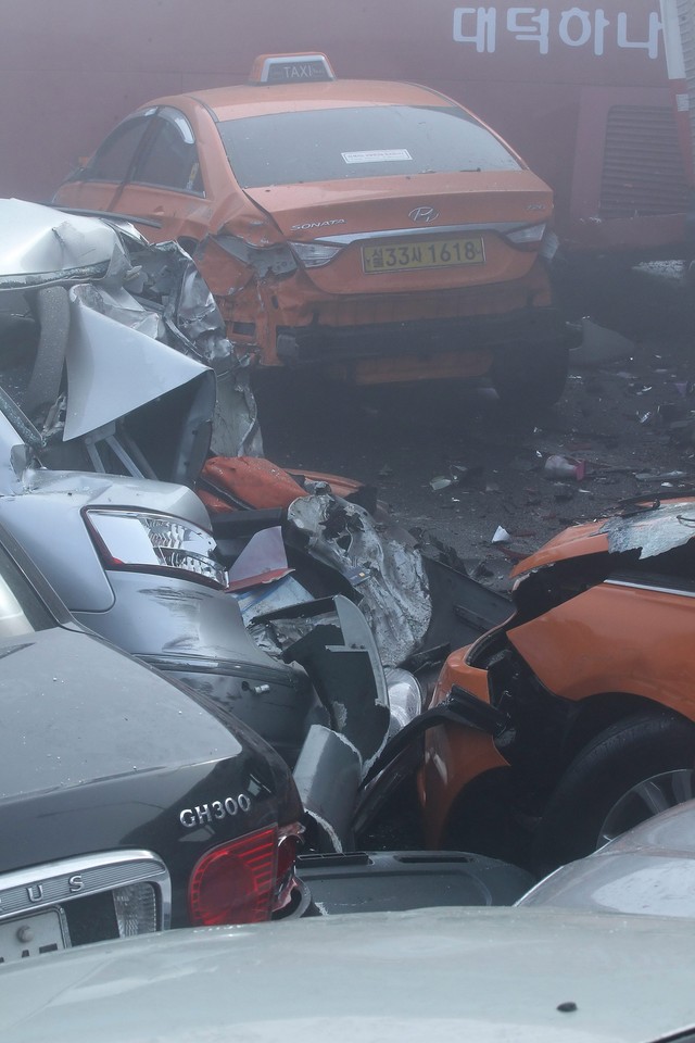 SOUTH KOREA MASS COLLISION (Chain collision on bridge in fog)