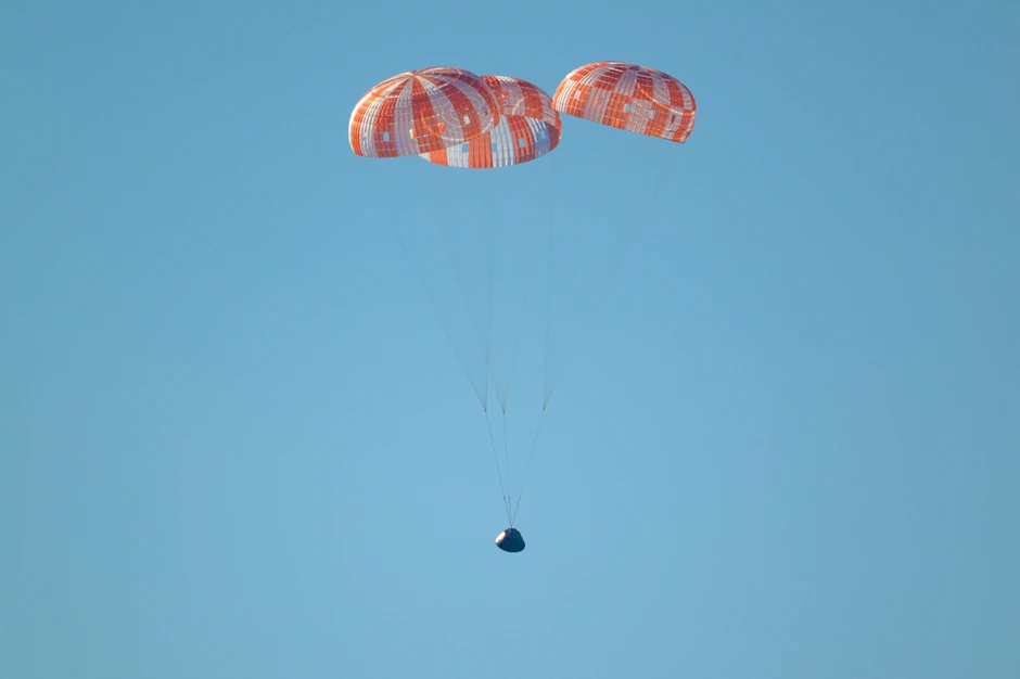 Sletanje tima "Artemis II" padobranom u Tihi okean