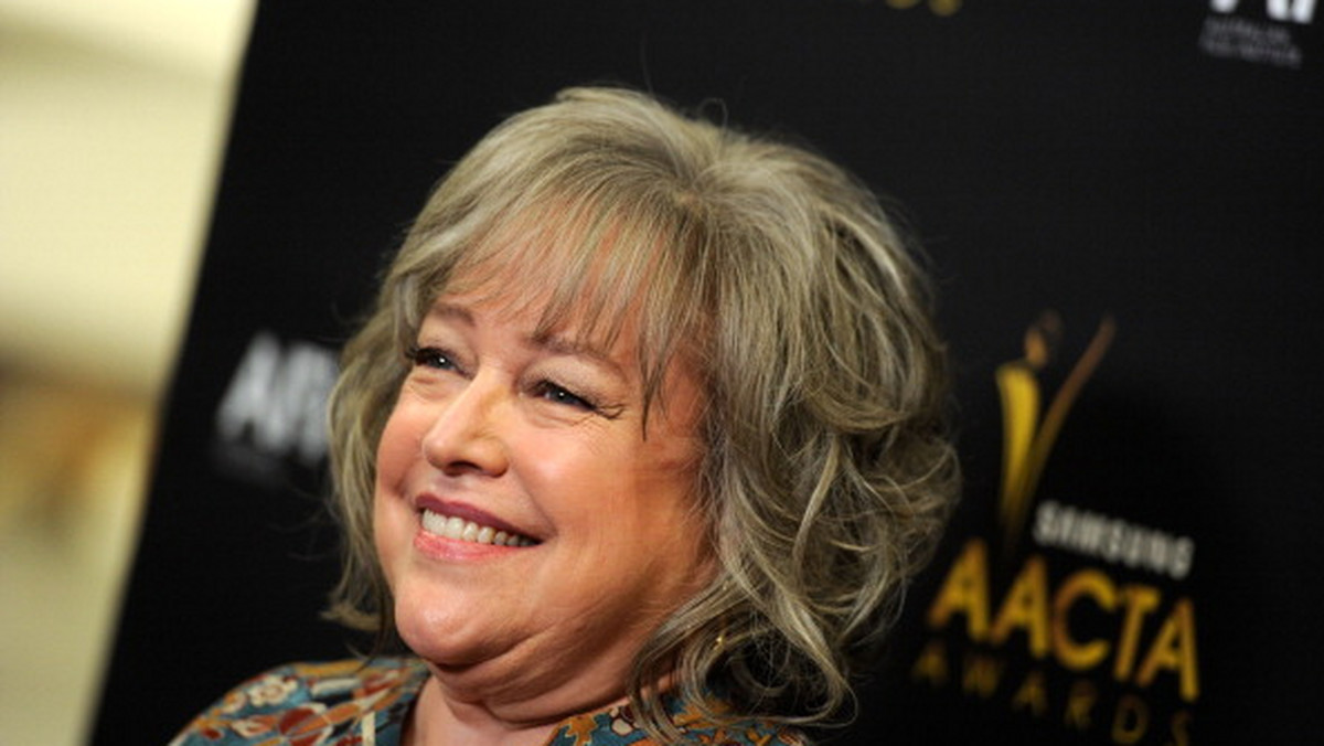 Kathy Bates przeszła podwójną mastektomię po tym, jak został u niej zdiagnozowany rak piersi. 64-letnia laureatka Oscara wygrała już wcześniej walkę z chorobą. Ostatnio gwiazda opowiedziała o tym, jak dziewięć lat temu udało jej się pokonać raka jajników.