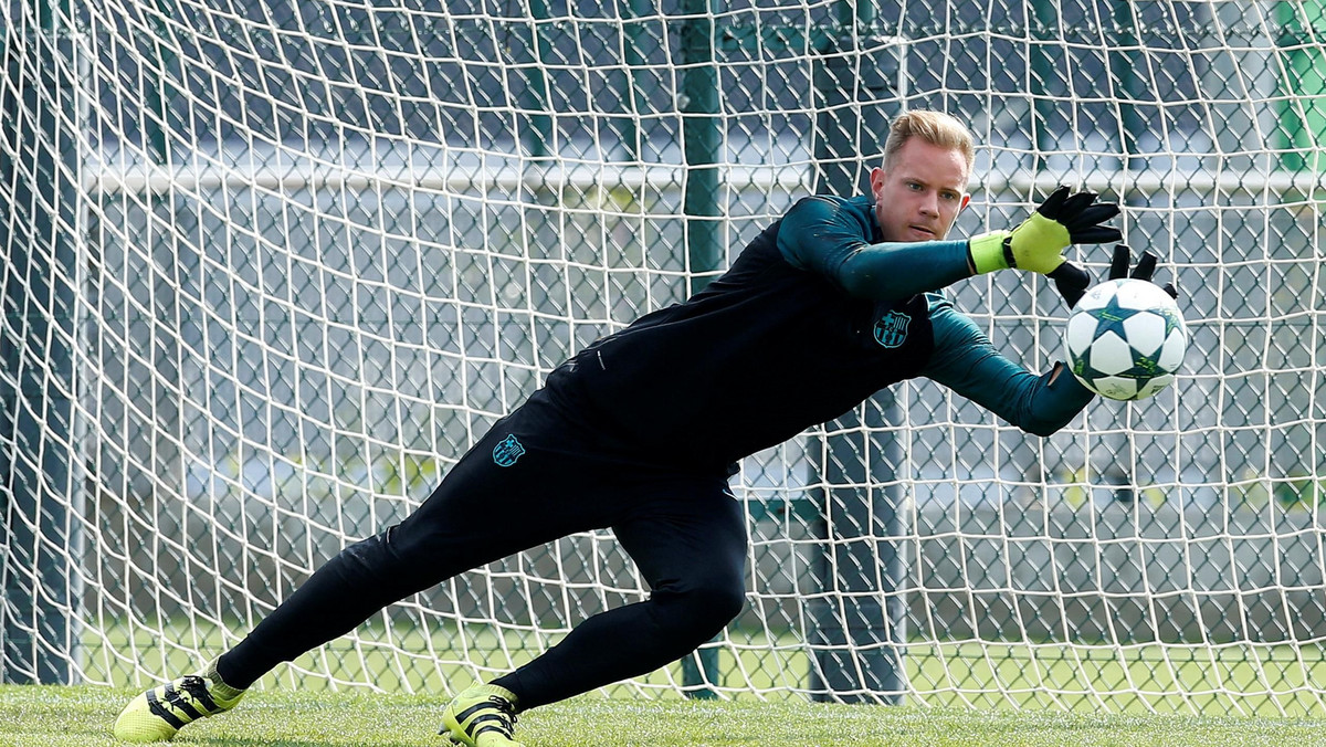 Niemiecki golkiper Barcelony Marc-Andre ter Stegen po kilkudniowej przerwie wznowił treningi i znalazł się w kadrze zespołu ze stolicy Katalonii na wtorkowy mecz Ligi Mistrzów przeciwko Celticowi Glasgow.