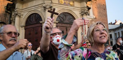 Maryja zwycięży szatana. Tak z LGBT walczy kurator oświaty