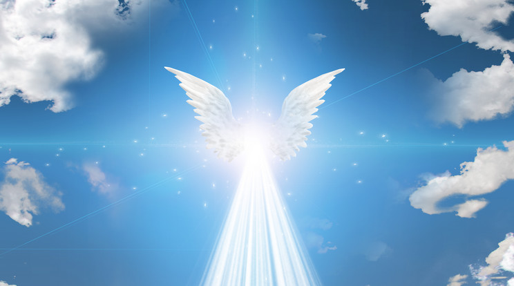 Mivel az angyalok fénylények, ezért az sem ritka, hogy fényekkel jeleznek nekünk / Fotó: Shutterstock 