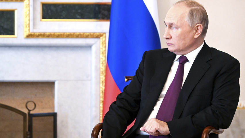 Putyin „kínos és szerencsétlen” balesetéről számolt be az orosz média: leesett a lépcsőn és összecsinálta magát