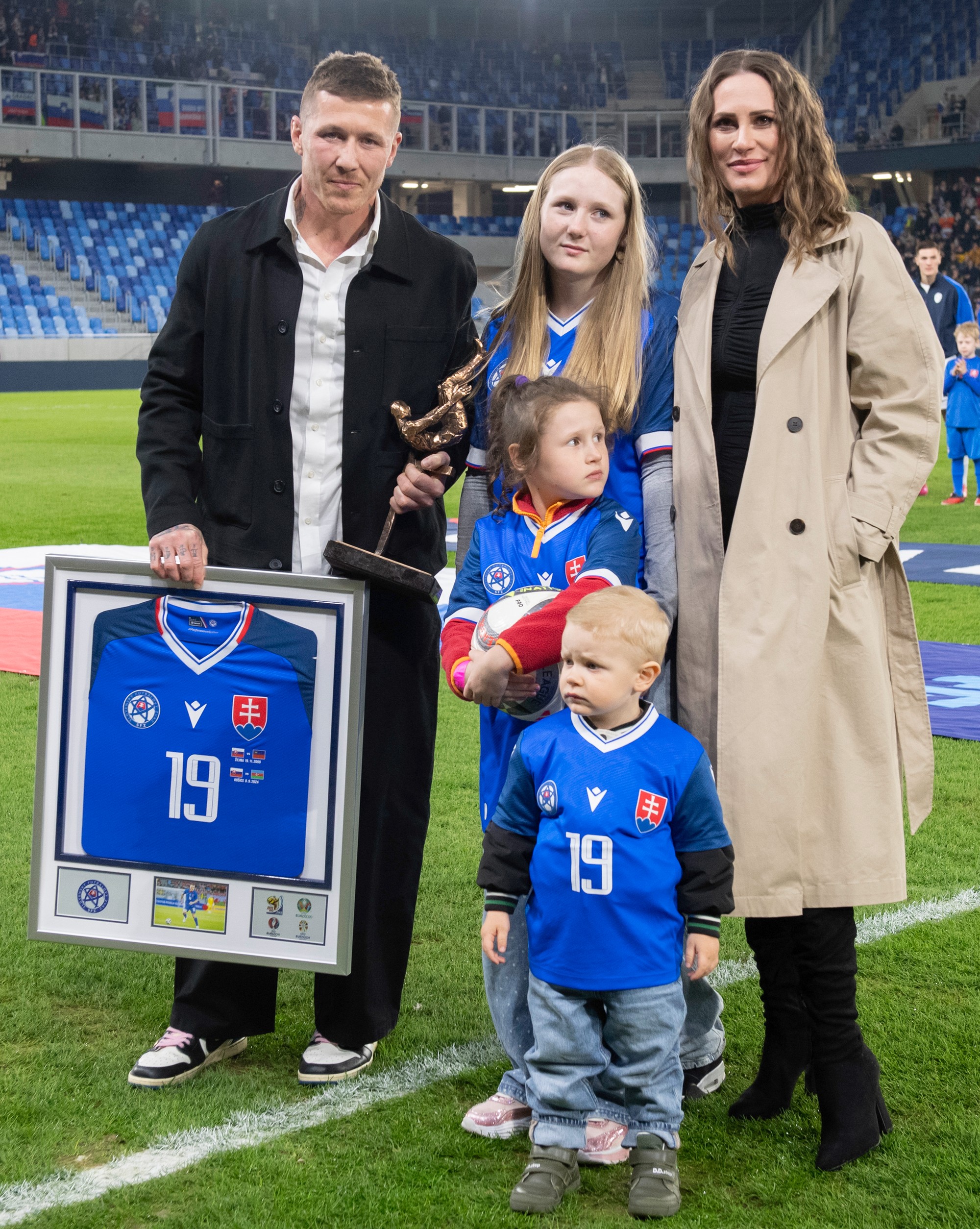 Slovenský futbalista Juraj Kucka s rodinou sa lúči s reprezentáciou pred zápasom so Slovinskom.