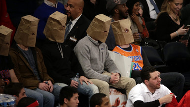 Kibice New York Knicks nie chcą pokazywać twarzy...