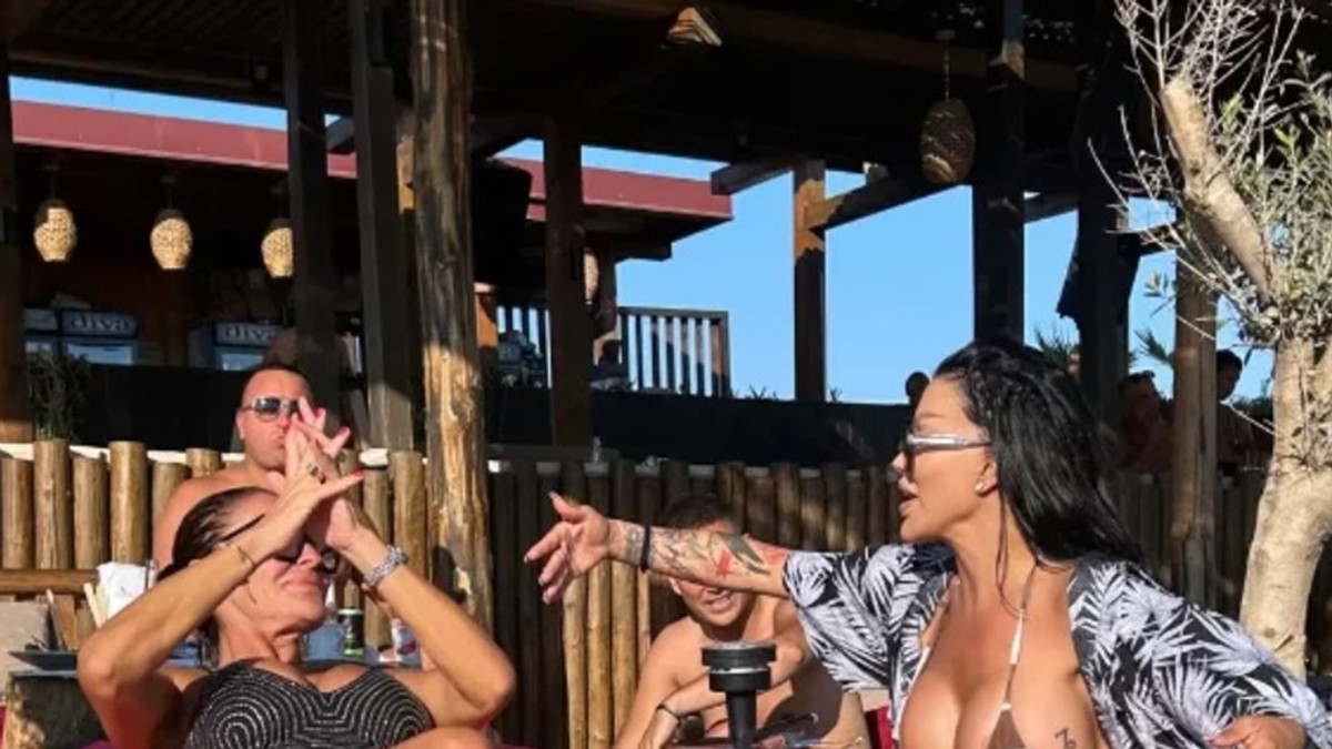 Milena Kačavenda, Žana Omnia
