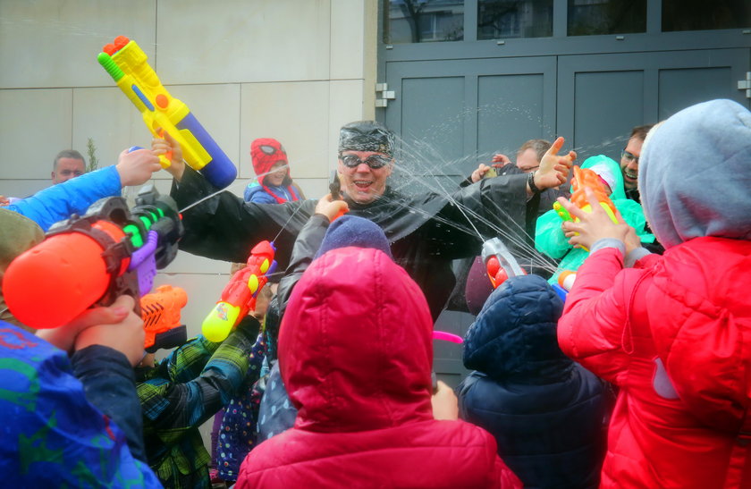 Śmigus Dyngus w Łodzi, w parafii Matki Boskiej Anielskiej 