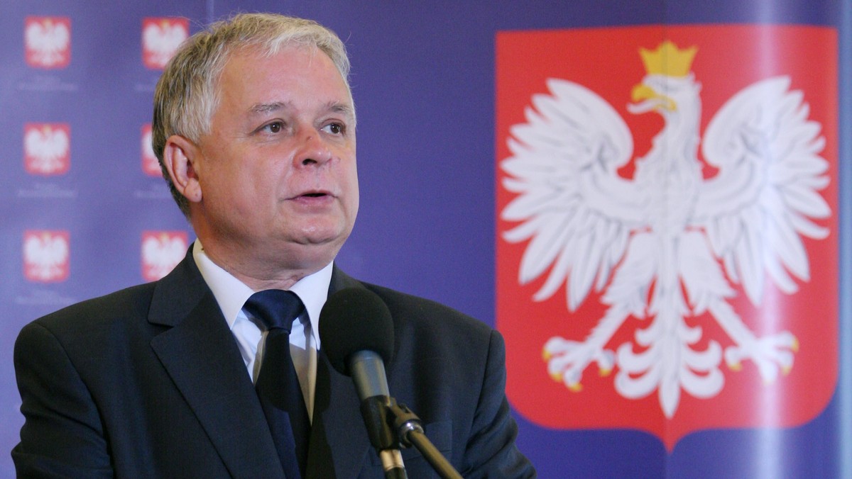 Kryzys gazowy jeszcze się do końca nie zakończył - powiedział podczas konferencji prasowej Lech Kaczyński. Jak dodał prezydent, rozwiązanie problemu wymaga wsparcia ze strony Unii Europejskiej i Ukrainy.