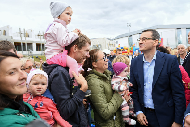 Premier Mateusz Morawiecki uczestniczy w rodzinnym, wakacyjnym festynie bezpieczeństwa w Kielnie