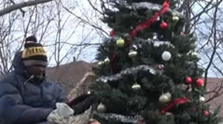 Megható! Hajéktalanok kaptak karácsonyi ajándékot – videó!