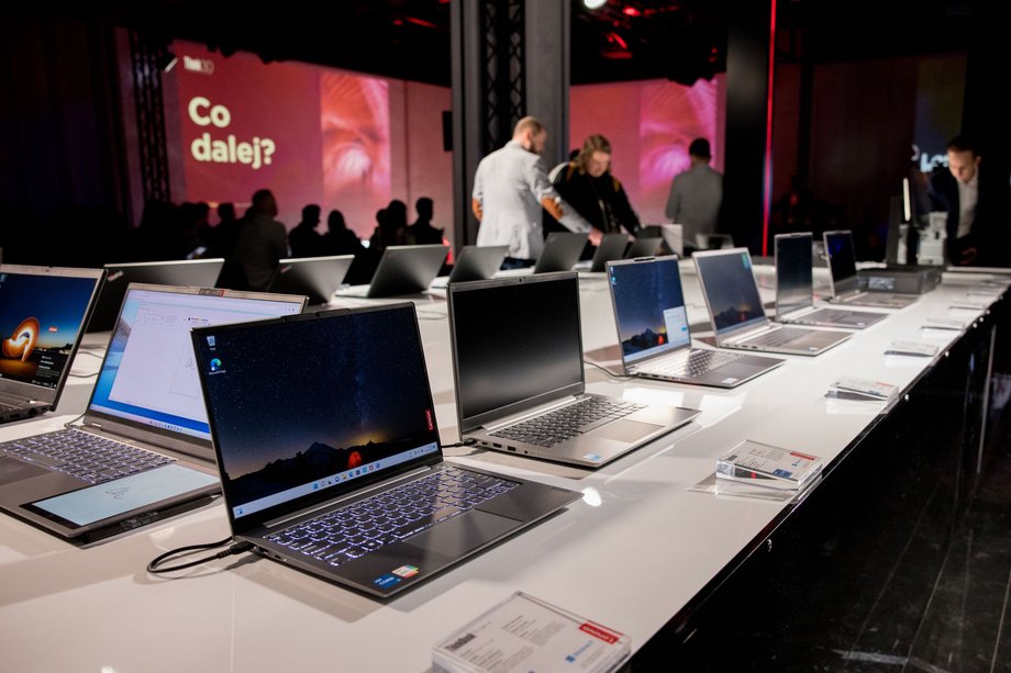 Dziś ThinkPady to komputery nie tylko dla osób, które potrzebują wytrzymałych i wydajnych urządzeń, ale także dla tych, którzy po prostu szukają niezawodnego modelu. Fot. Materiał Partnera